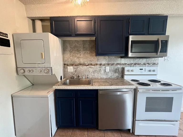 1180 Yosemite St #301 — Photo 7