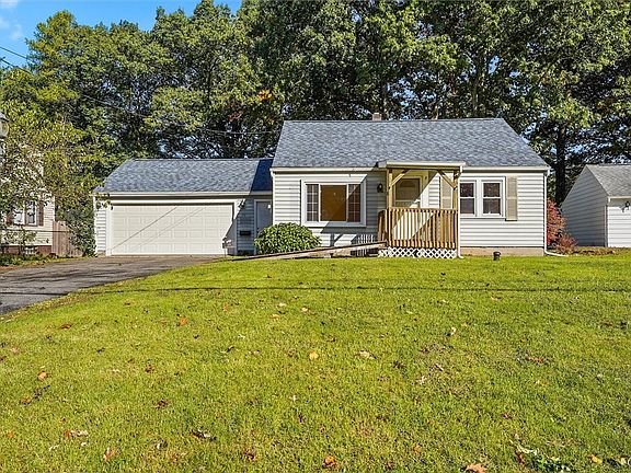 4th image of 19 Pine Ridge Cir