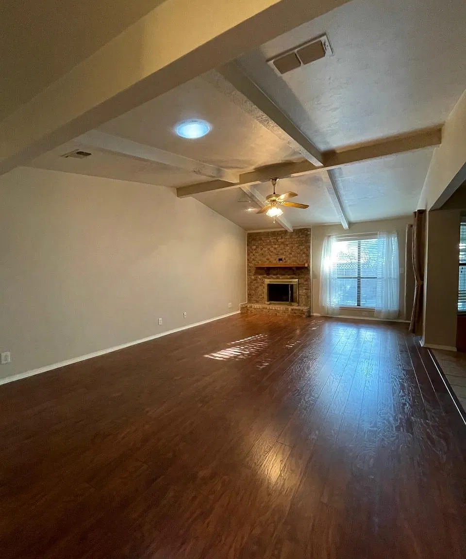 3 bed, 1571 sqft, $2,300 — Photo 3