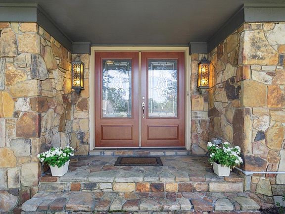 3rd image of 9589 Blue Spruce Dr