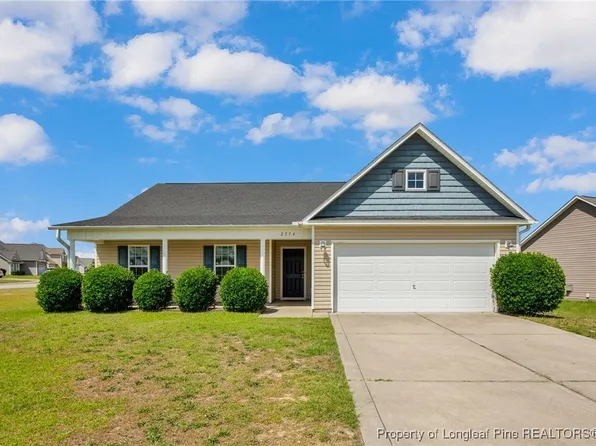 2554 Hunting Bow Dr, Hope Mills, NC 28348