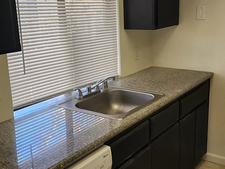 Elm Tree Estates Apartments — Photo 9