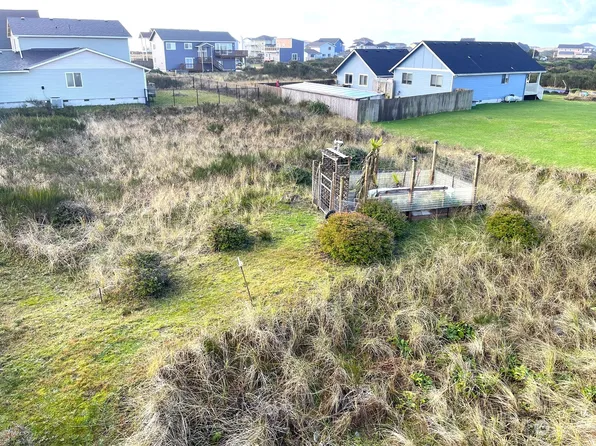 1449 Diamond Head Avenue SW, Ocean Shores, WA 98569
