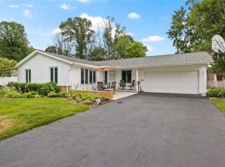 75 Hemlock Woods Ln, Rochester, NY 14615