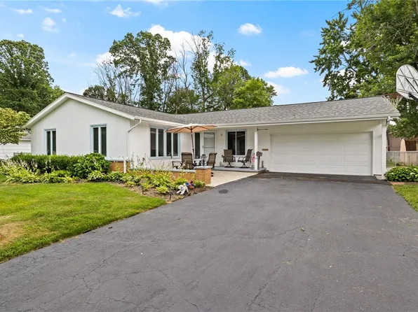 75 Hemlock Woods Ln, Rochester, NY 14615