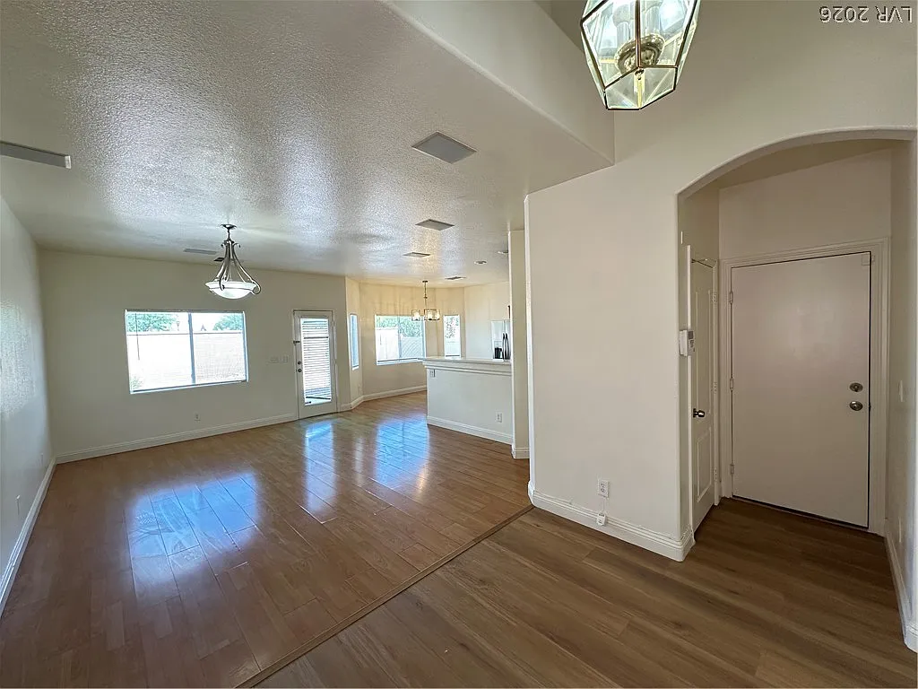 3 bed, 2.5 bath, 1796 sqft, $2,095 — Photo 3