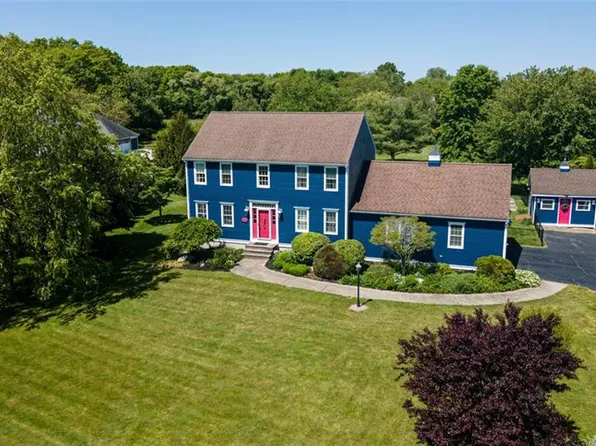 43 Meadowbrook Ln, Westport, MA 02790