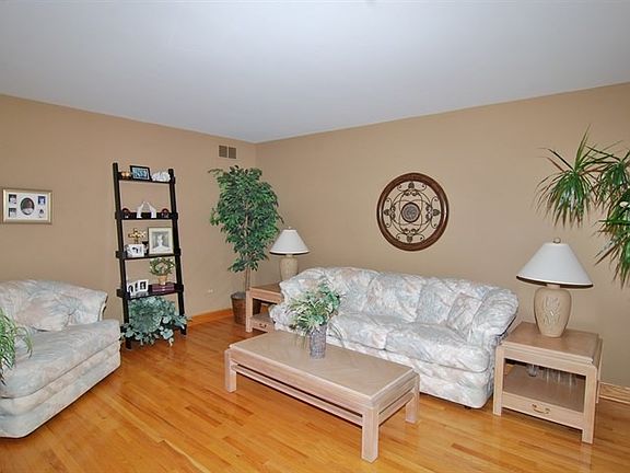 3rd image of 19336 Edgebrook Ln