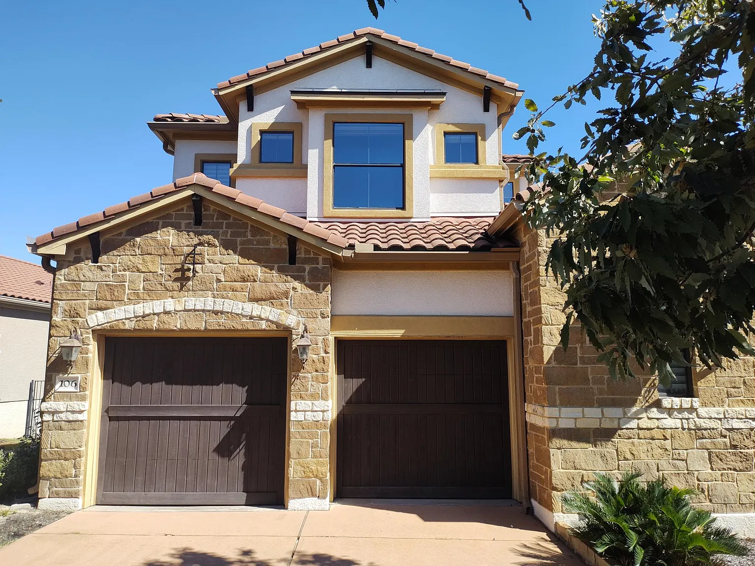 4 bed, 3774 sqft, $5,500 — Photo 4