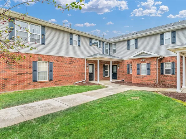 102 Essex Ln Unit 5, Savoy, IL 61874