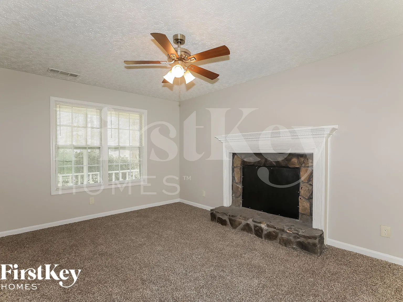 3 bed, 2.0 bath, 1432 sqft, $1,655 — Photo 2