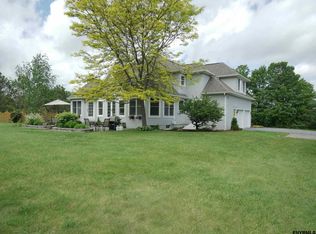 113 Saddlebrook Ln, Schenectady, NY 12302