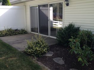 6892 Cottage Cir, North Ridgeville, OH 44039