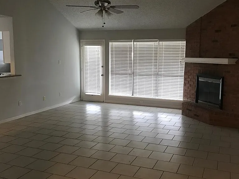 813 Filmore Dr — Photo 3