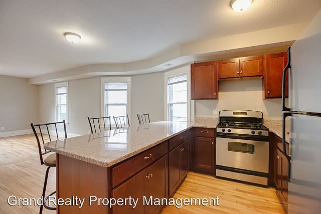 1st image of 1846 Laurel Ave APT 3