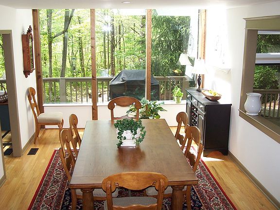 Banquet Sized Dining Rm