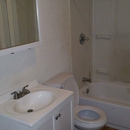 3rd image of 13216 Crennell Ave