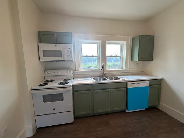 626 E Dayton St — Photo 3