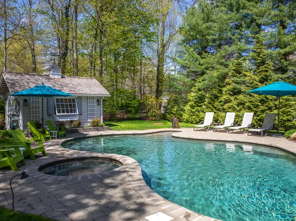 2 Anchor Ln, Norwalk, CT 06850