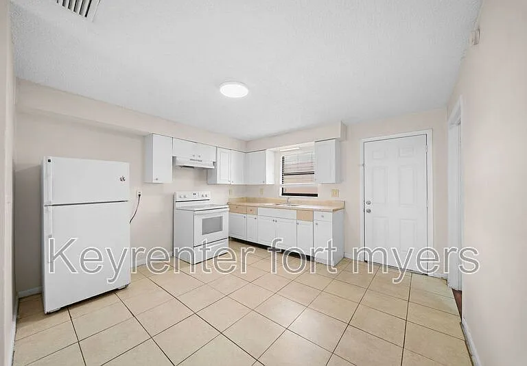 5551 5th Ave — Photo 7