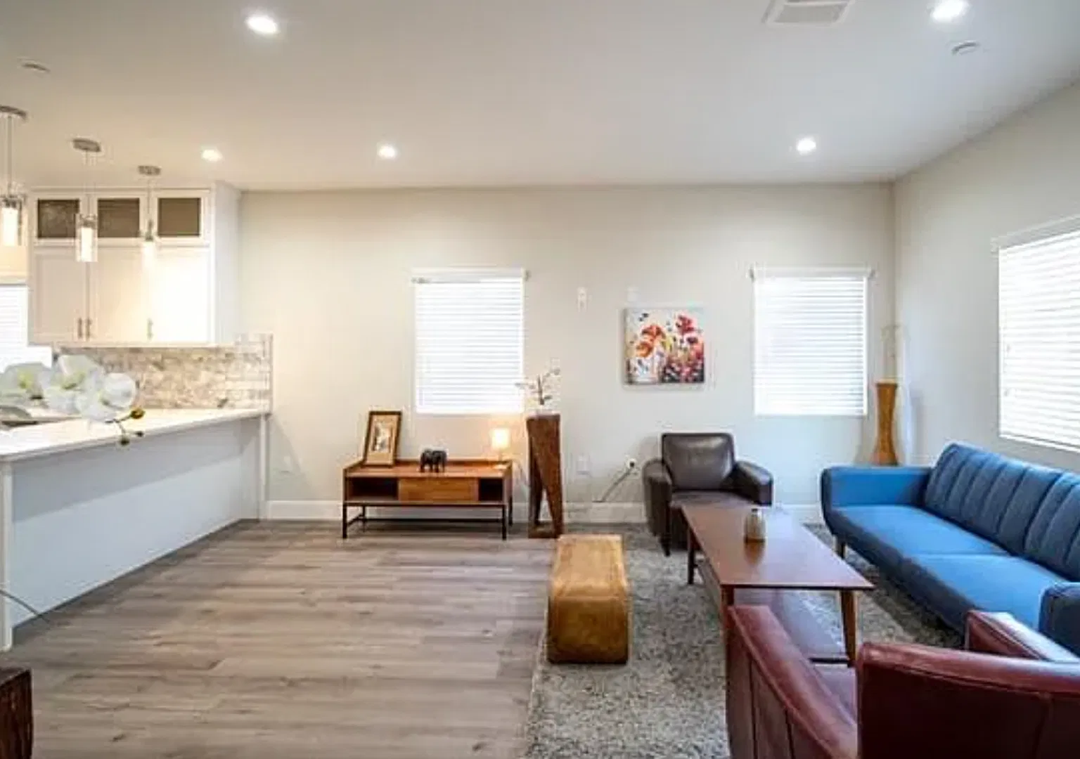 6841 Radford Ave — Photo 2