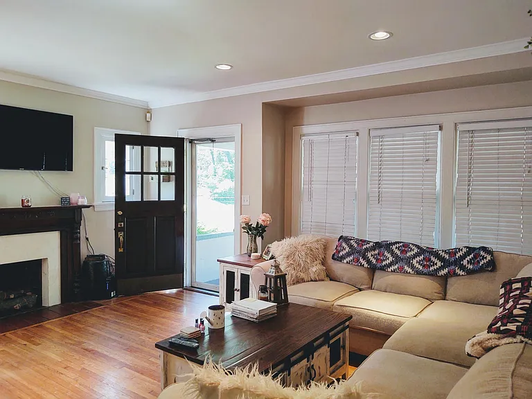 3542 Linwood Ave — Photo 2