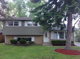 218 W Lake Park Dr, Addison, IL 60101