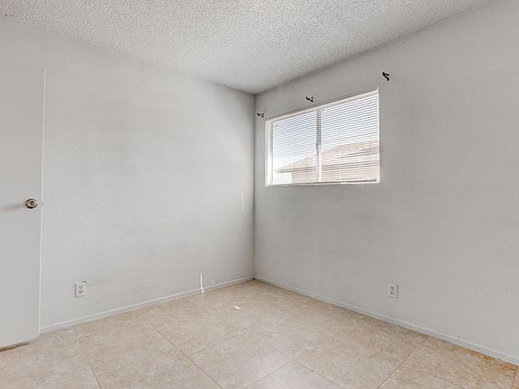 3rd image of 4380 Twin View Cir #4