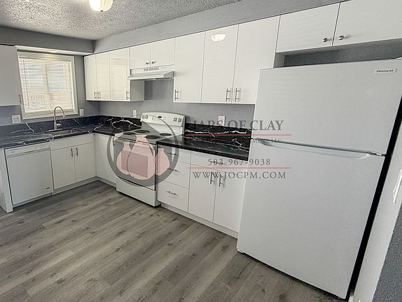 3rd image of 1548 Park Ave NE #1526