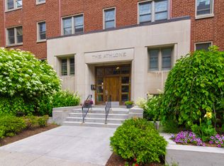 225 MacLaren, Ottawa, ON K2P 0L4