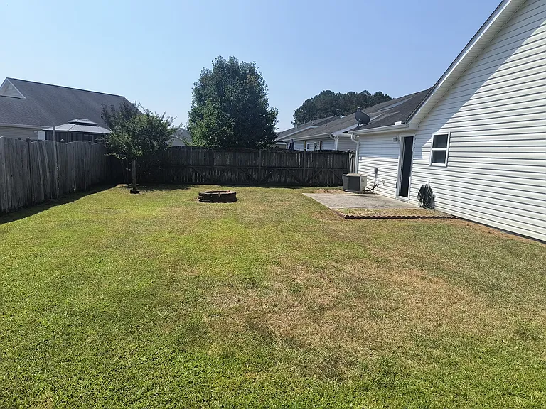 404 Elsmore Dr — Photo 10