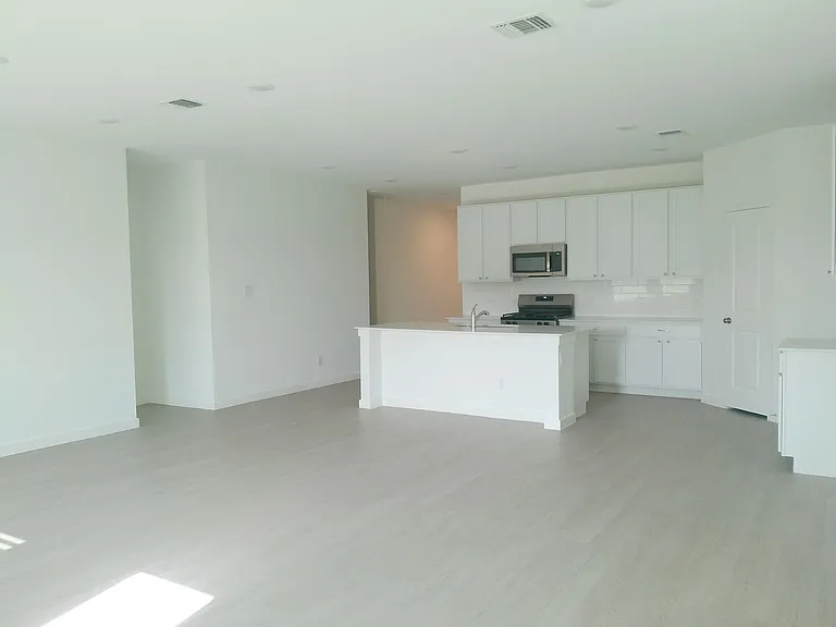2846 Westeros St — Photo 3