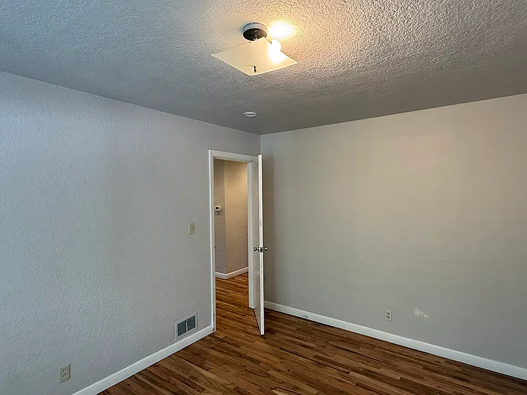 3120 Willamette Dr N — Photo 19