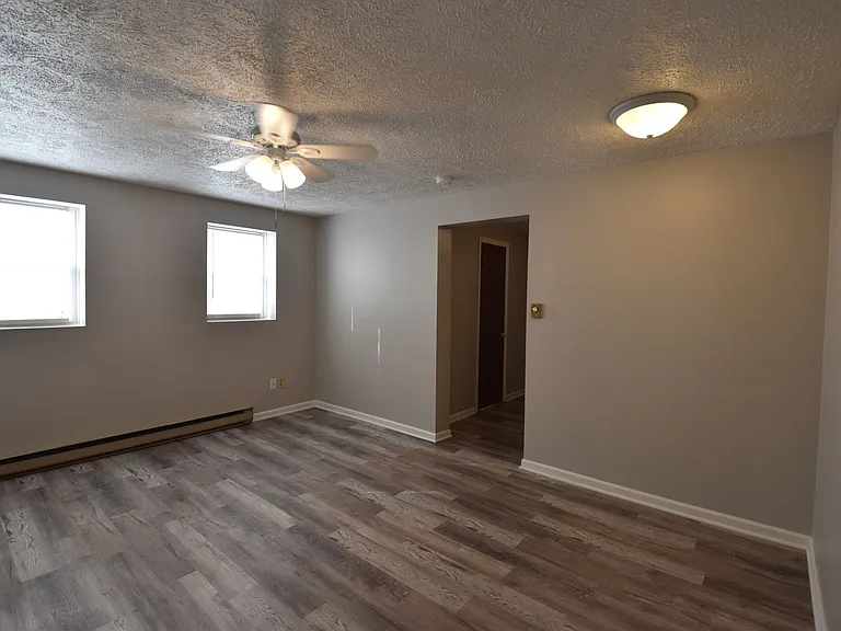 212 W East St — Photo 11