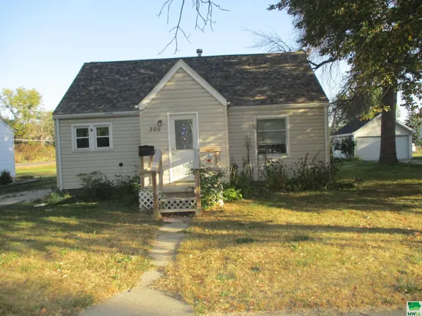 308 Spruce St, Cherokee, IA 51012