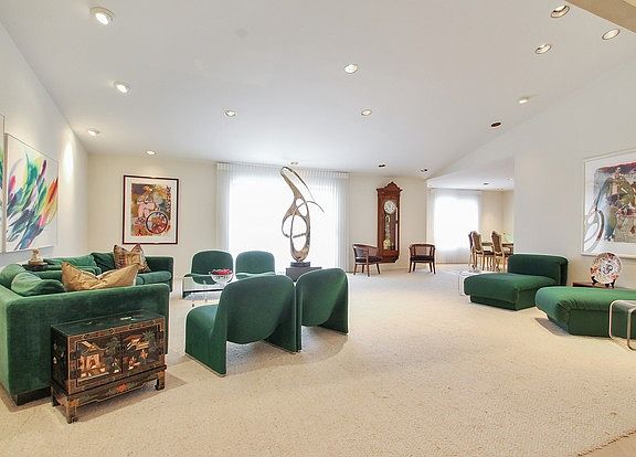 3rd image of 141 Arrowwood Dr