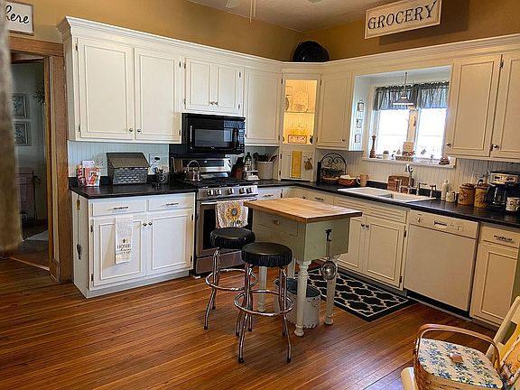 New gas stove & microwave