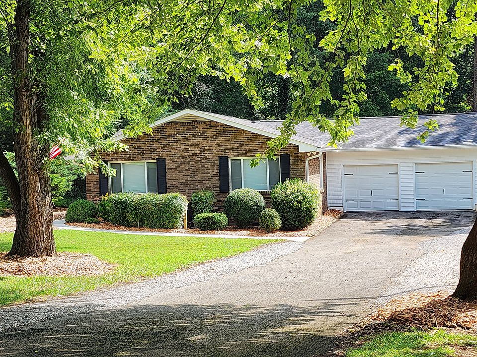Ample parking for ranch style home duplex with two units - 3 bed/2bath - same layout - each unit gets one side of 2-car garage