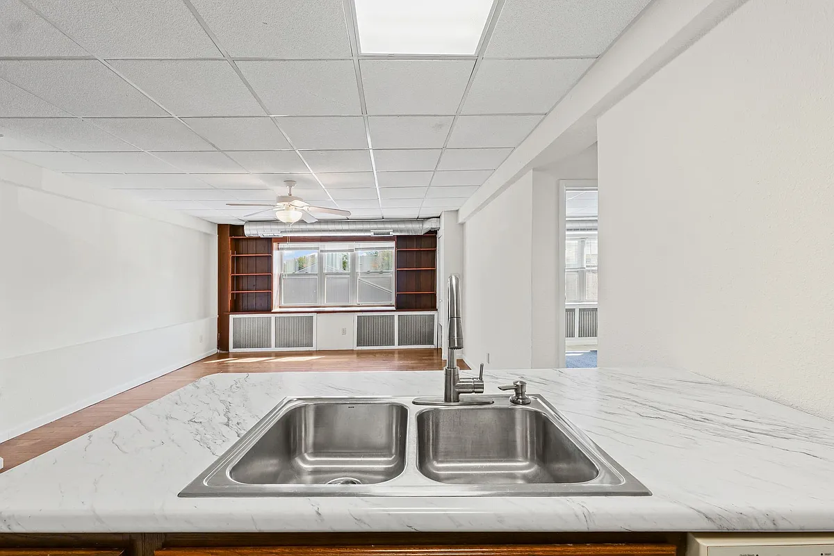 Building Photo - 811 W Springfield Ave