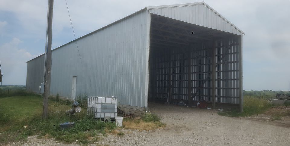 2nd image of 18272 195th Rd