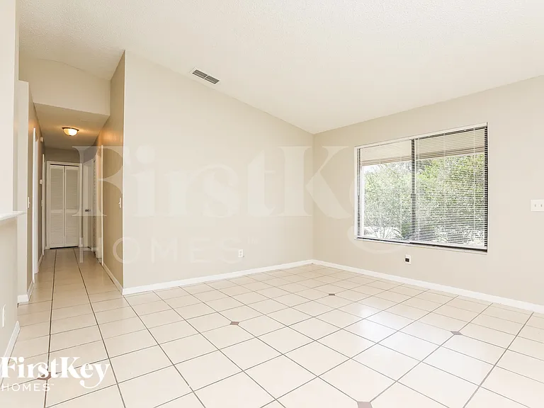 2084 Everest St — Photo 4