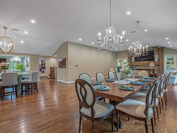 5th image of 317 Colonial Ln
