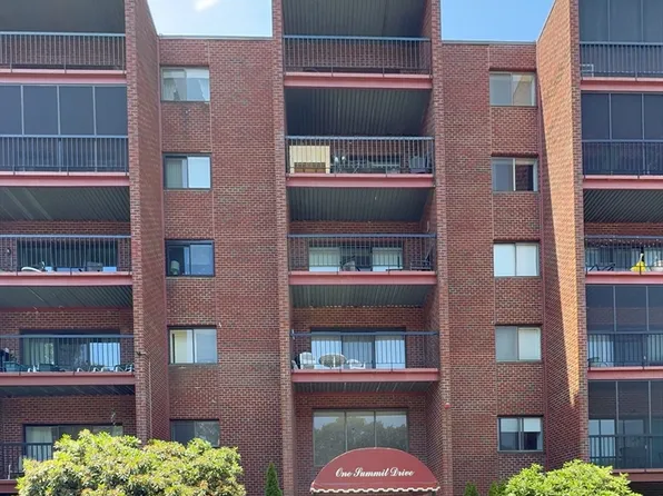 1 Summit Dr APT 62, Reading, MA 01867