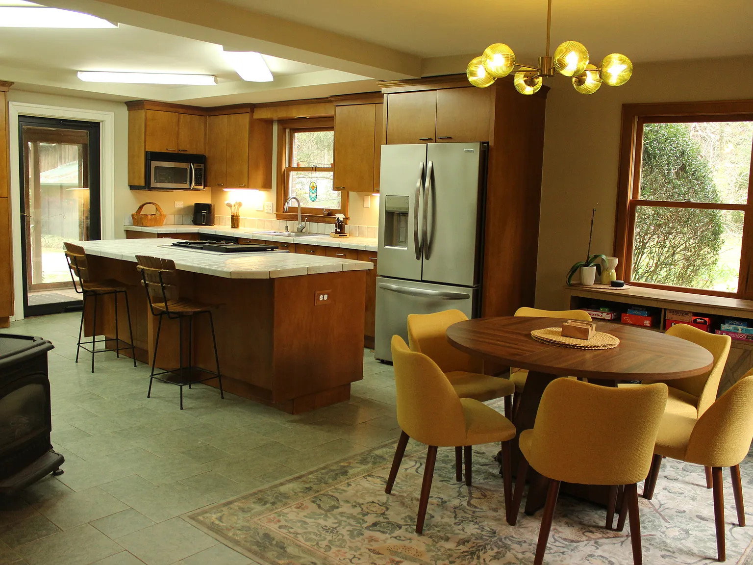 3 bed, 1856 sqft, $2,600 — Photo 2