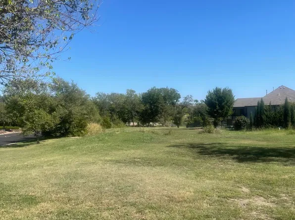 4 E Central Pkwy, Wichita, KS 67206