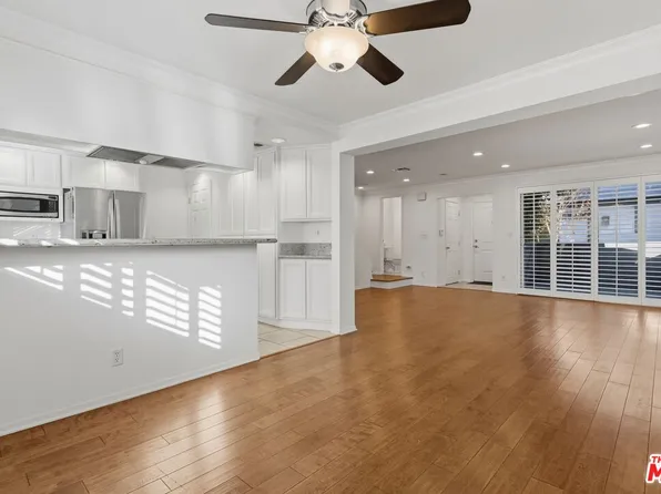 18550 Hatteras St Unit 45, Tarzana, CA 91356