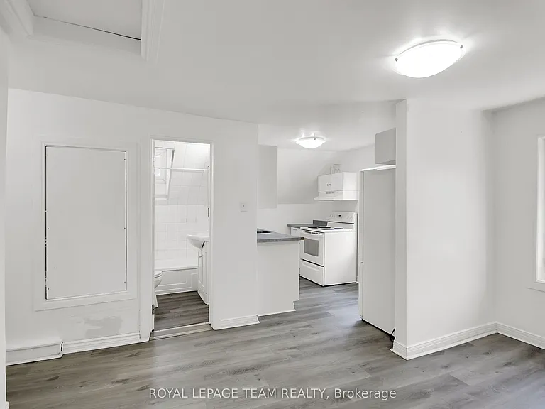 4 Eccles St #5 — Photo 18