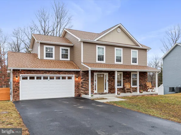 892 Basin Dr, Inwood, WV 25428