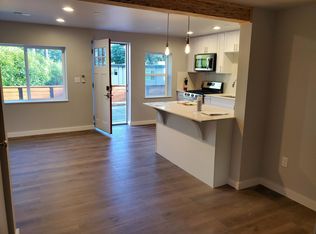 7013 Seaview Ter SW #E1, Seattle, WA 98136