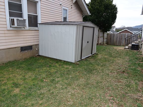 3rd image of 1618 Main St #A